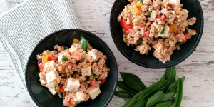 Beitragsbild des Blogbeitrags Einkornreis – Thunfisch – Feta – Tomaten – Paprika – Bärlauch