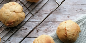 Beitragsbild des Blogbeitrags Vegane Grießbrötchen