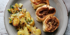 Beitragsbild des Blogbeitrags Haschee-Speckkraut-Schnecken mit Kartoffelnschmarrn 