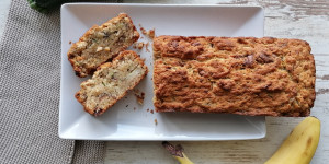 Beitragsbild des Blogbeitrags Zucchini-Bananen-Brot