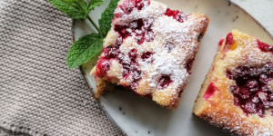 Beitragsbild des Blogbeitrags Ribiselkuchen mit Topfen 