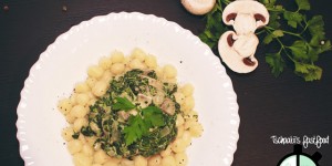 Beitragsbild des Blogbeitrags Gnocchi mit Spinat-Champignons Sahnesauce #Fastfood