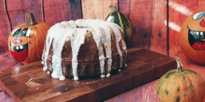 Beitragsbild des Blogbeitrags Kürbis-Mandel-Kuchen #Halloweenspecial