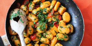 Beitragsbild des Blogbeitrags Süßkartoffel Gnocchi #vegan