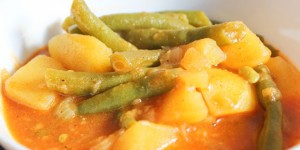 Beitragsbild des Blogbeitrags Fisolen-Erdäpfel Gulasch #vegan 