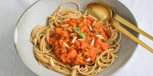 Beitragsbild des Blogbeitrags Linsen-Bolognese alla Tschaakii #vegan 