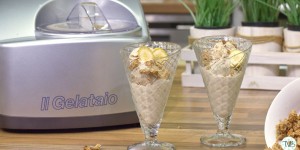 Beitragsbild des Blogbeitrags Veganes Bananen-Erdnuss Eis mit Granola 