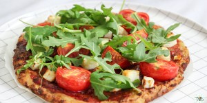 Beitragsbild des Blogbeitrags Vegane Karfiol Pizza alla Tschaakii 