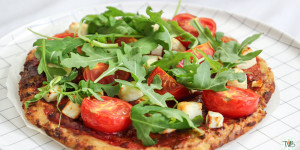 Beitragsbild des Blogbeitrags Vegane Karfiol Pizza alla Tschaakii