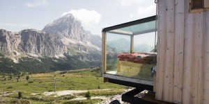 Beitragsbild des Blogbeitrags Buch-Gewinnspiel: 40 der charmantesten Berghütten & Hotels