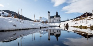 Beitragsbild des Blogbeitrags Seefeld: Leichte Winterwanderung mit Eichhörnchen Spotting