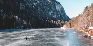 Beitragsbild des Blogbeitrags Rund um den Tristachersee im Winter