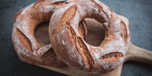 Beitragsbild des Blogbeitrags Brasciadela: Puschlaver Ringbrot nach Rezept