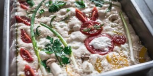 Beitragsbild des Blogbeitrags Botanical Baking – ein Sauerteig Focaccia 