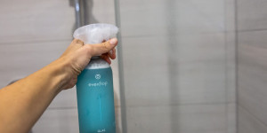 Beitragsbild des Blogbeitrags TEST: nachfüllbare Putzmittel von Everdrop