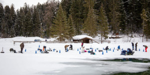 Beitragsbild des Blogbeitrags Winter in Tirol, aber anders: Eisangeln am Weidachsee