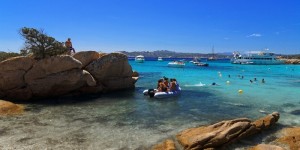 Beitragsbild des Blogbeitrags Myrtenduft & Spanferkel in Sardiniens Norden