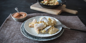 Beitragsbild des Blogbeitrags Rezept für extrem luftigen Kaiserschmarrn aus dem Ofen