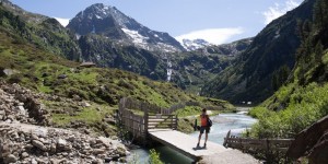 Beitragsbild des Blogbeitrags Into The Blue: Wanderung zur Sulzenauhütte 