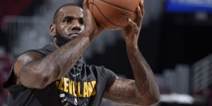 Beitragsbild des Blogbeitrags NBA: LeBron fraglich für Season Opener 