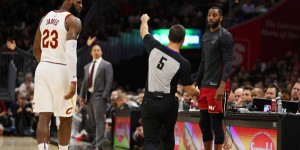 Beitragsbild des Blogbeitrags NBA: Wütender James fliegt raus, Cavs siegen trotzdem