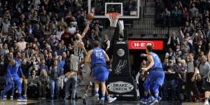 Beitragsbild des Blogbeitrags NBA: 4 Minuten kein Punkt! Mavs schmeißen in San Antonio den Sieg weg