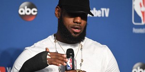 Beitragsbild des Blogbeitrags NBA: LeBron über anstehende Free Agency: “Ich habe noch keine Ahnung” 