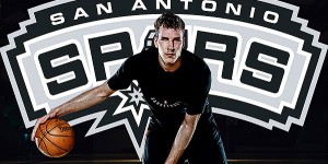 Beitragsbild des Blogbeitrags NBA: Spurs ziehen Option auf Pöltl