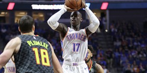 Beitragsbild des Blogbeitrags NBA: Starker Dennis Schröder zerlegt Ex-Team – Spurs im Pech