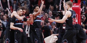Beitragsbild des Blogbeitrags NBA: Kurios! Refs holen Bulls und 76ers zurück!