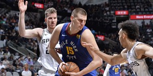 Beitragsbild des Blogbeitrags NBA: Trotz überragendem Jokic – Spurs erzwingen Spiel 7 