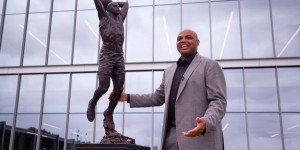 Beitragsbild des Blogbeitrags NBA: Sixers ehren Charles Barkley mit Statue 