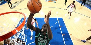 Beitragsbild des Blogbeitrags NBA: Riese Fall gibt umjubeltes Celtics-Debüt im MSG