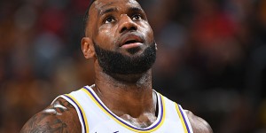 Beitragsbild des Blogbeitrags NBA: LeBron entschuldigt sich für Schrittfehler: “Gehirn hatte eine Fehlfunktion” 