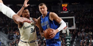 Beitragsbild des Blogbeitrags NBA: Porzingis! Curry! Mavs beenden trotz 48 Giannis-Punkten die Bucks-Serie 