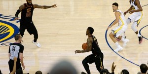 Beitragsbild des Blogbeitrags NBA: Wie ein J.R.-Aussetzer das Meisterstück von LeBron zerstörte 