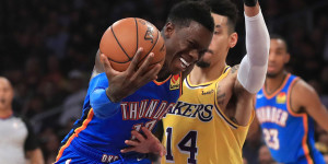 Beitragsbild des Blogbeitrags NBA: Lakers wohl an Schröder interessiert – auch Spurs-Star auf dem Radar?