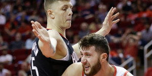 Beitragsbild des Blogbeitrags NBA: Hartenstein empfiehlt sich für Nuggets – LeBron und AD feiern Saison-Debüt