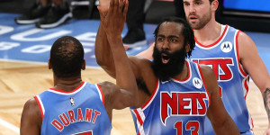 Beitragsbild des Blogbeitrags NBA: Giannis staunt über Harden & Durant: “Stehen auf und machen 30” 