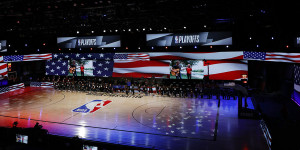 Beitragsbild des Blogbeitrags NBA: US-Hymne: NBA durchkreuzt Mavericks-Pläne