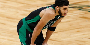 Beitragsbild des Blogbeitrags NBA: Tatum: Habe weiter Probleme mit dem Atmen 