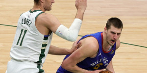 Beitragsbild des Blogbeitrags NBA: Jokic-Show! Denver zerlegt die Bucks – Boston schlägt Clippers knapp 