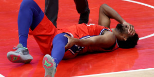 Beitragsbild des Blogbeitrags NBA: Sixers-Spiel von Embiid-Verletzung überschattet – Nuggets-Sieg kontrovers 
