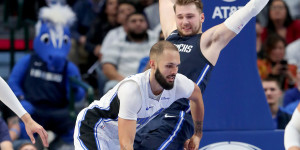 Beitragsbild des Blogbeitrags NBA: Mavs an Magic-Star dran – Kleber zu haben? 