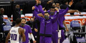 Beitragsbild des Blogbeitrags NBA: Barnes trifft verrücktesten Game-Winner der Saison – Spurs vermiesen Vucevic-Debüt