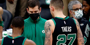 Beitragsbild des Blogbeitrags NBA: Celtics-Coach Stevens trauert Theis nach 