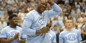 Beitragsbild des Blogbeitrags NBA: Jordan-College-Trikot 1,38 Mio. Dollar versteigert