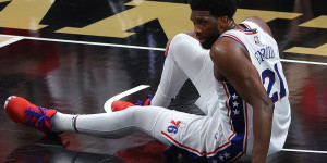 Beitragsbild des Blogbeitrags NBA: Embiid ohne Punkte in Halbzeit zwei! Wie ein Knie die Sixers bangen lässt 