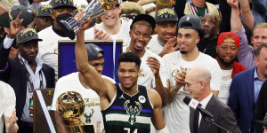 Beitragsbild des Blogbeitrags NBA: Giannis ist Finals-MVP! Der Greek Freak auf den Spuren von Legenden 