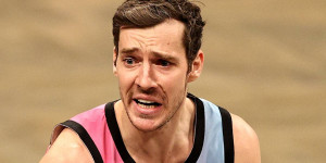 Beitragsbild des Blogbeitrags NBA: LIVE: Drei mögliche Tradepartner “verliebt” in Pascal Siakam 